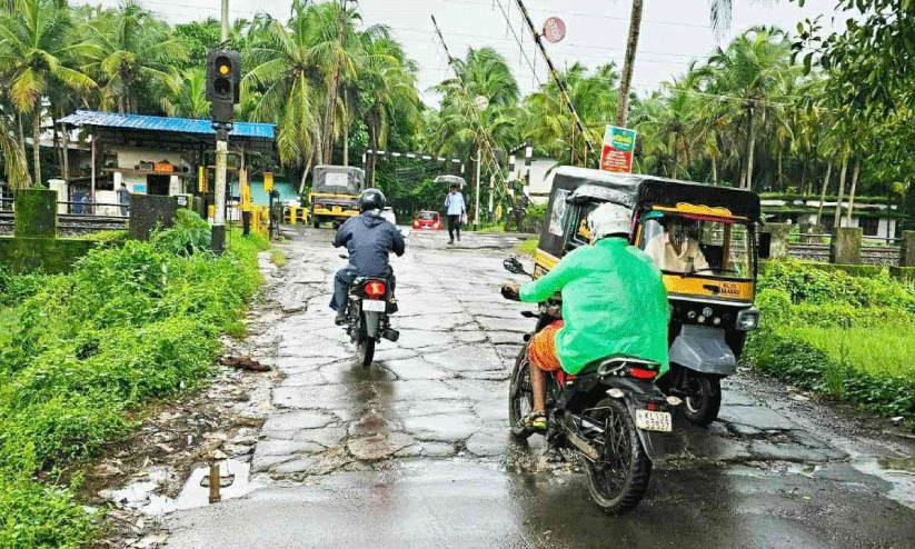 റെയിൽവേയുടെ പച്ചക്കൊടി; ഇരിണാവ് മേൽപാലത്തിന് അംഗീകാരം റെയിൽവേയുടെ പച്ചക്കൊടി; ഇരിണാവ് മേൽപാലത്തിന് അംഗീകാരം
