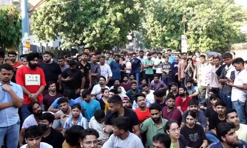 ‘വിദ്യാർഥികൾക്ക് നരകതുല്യ ജീവിതം, ഉത്തരവാദികൾക്കു നേരെ നടപടി വേണം’; ചീഫ് ജസ്റ്റിസിന് കത്തയച്ച് ഉദ്യോഗാർഥി ‘വിദ്യാർഥികൾക്ക് നരകതുല്യ ജീവിതം, ഉത്തരവാദികൾക്കു നേരെ നടപടി വേണം’; ചീഫ് ജസ്റ്റിസിന് കത്തയച്ച് ഉദ്യോഗാർഥി