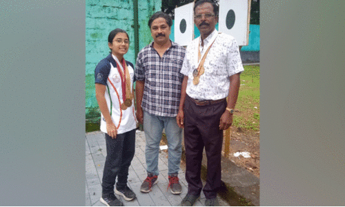 പാലക്കാട്ടെ ഷൂട്ടിങ് റേഞ്ചിൽ ആവേശ വെടിക്കെട്ട് പാലക്കാട്ടെ ഷൂട്ടിങ് റേഞ്ചിൽ ആവേശ വെടിക്കെട്ട്