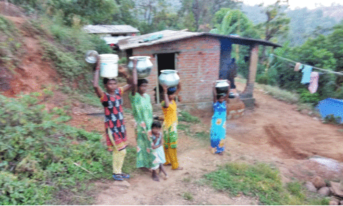 പു​ന​ര​ധി​വാ​സം ഫ​യ​ലി​ലു​റ​ങ്ങു​ന്നു; ഉ​രു​ൾ​പൊ​ട്ട​ൽ ഭീ​തി​യി​ൽ വാ​ളാ​രം​കു​ന്ന് ആ​ദി​വാ​സി കോ​ള​നി