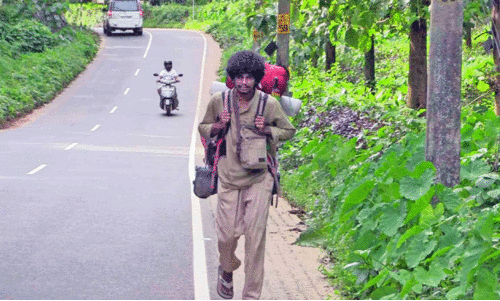 കന്യാകുമാരിയിൽനിന്ന് കാശ്മീരിലേക്ക് കാൽനടയായി; അജ്നാസ് മുക്കത്തെത്തി