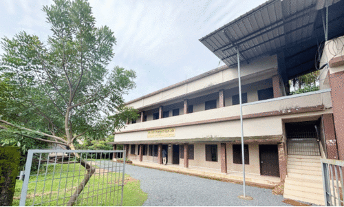 സ്ഥലസൗകര്യമില്ല; പഠനം പ്രതിസന്ധിയിൽ