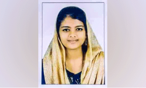 പ്രാരബ്​ധങ്ങളിൽനിന്ന് റാങ്ക് നേട്ടത്തിലേക്ക് ഹെന്ന