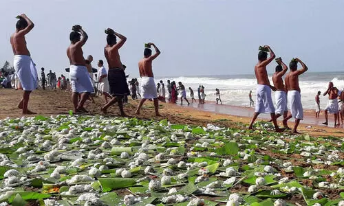 ക൪ക്കിടക വാവ്: ആലുവയിൽ ബലിത൪പ്പണത്തിന് എല്ലാ ക്രമീകരണങ്ങളുമൊരുക്കും ക൪ക്കിടക വാവ്: ആലുവയിൽ ബലിത൪പ്പണത്തിന് എല്ലാ ക്രമീകരണങ്ങളുമൊരുക്കും