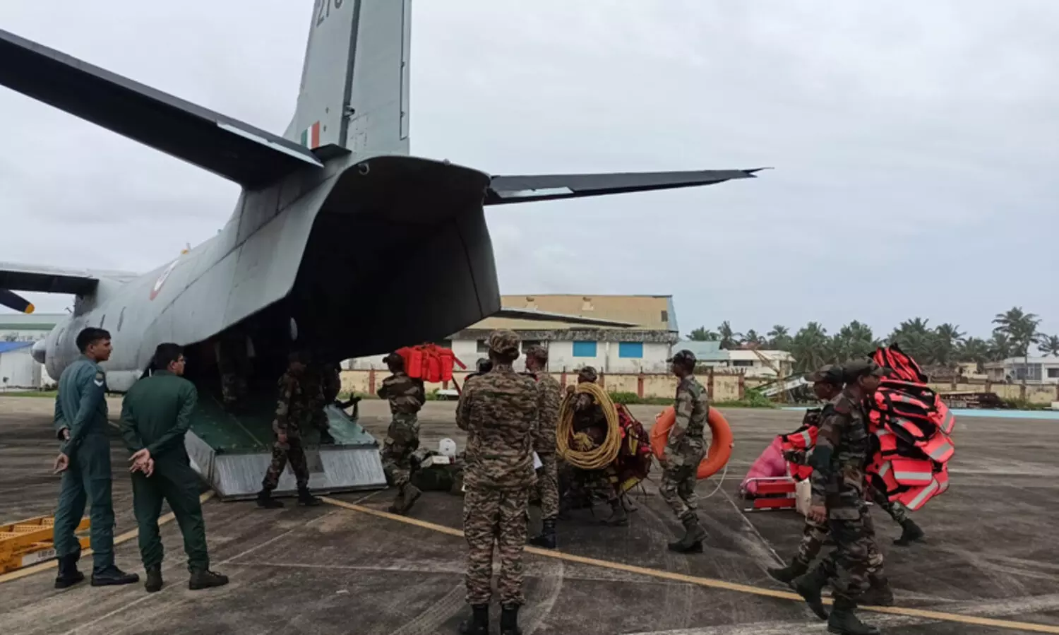 വയനാട്ടിലേക്ക് കൂടുതൽ സൈന്യം; പാങ്ങോട് ക്യാമ്പിൽനിന്ന് 130 പേർ പുറപ്പെട്ടു