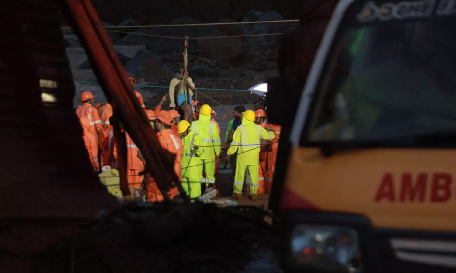 ഉരുൾപൊട്ടലിൽ മരണസംഖ്യ 120 കടന്നു; രക്ഷാപ്രവർത്തനം രാവിലെ പുനരാരംഭിക്കും