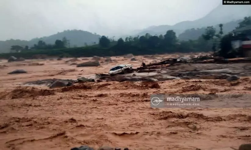 വയനാട്ടില് വൻ ദുരന്തം: ഉരുൾപൊട്ടലിൽ നിരവധി മരണം, വീടുകൾ ഒലിച്ചുപോയി; 15 മൃതദേഹങ്ങൾ കണ്ടെത്തി വയനാട്ടില് വൻ ദുരന്തം: ഉരുൾപൊട്ടലിൽ നിരവധി മരണം, വീടുകൾ ഒലിച്ചുപോയി; 15 മൃതദേഹങ്ങൾ കണ്ടെത്തി