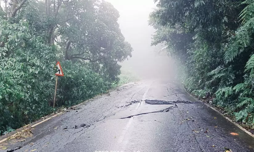 നെടുംപൊയിൽ - മാനന്തവാടി ചുരം റോഡിൽ വിള്ളൽ; ഗതാഗതം നിരോധിച്ചു