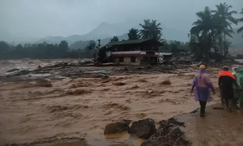 ഉരുള്‍പൊട്ടല്‍: താമര​ശ്ശേരി ചുരത്തിൽ ഗതാഗത നിയന്ത്രണം; അത്യാവശ്യ വാഹനങ്ങൾക്ക് മാത്രം യാത്രാനുമതി