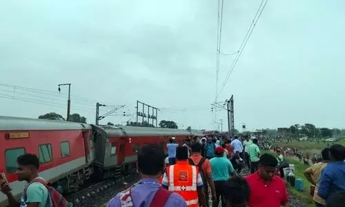 മുംബൈ - ഹൗറ മെയിലിന്‍റെ 18 കോച്ചുകൾ പാളം തെറ്റി; രണ്ട് മരണം, 20 പേർക്ക് പരിക്ക്