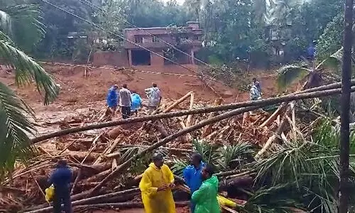 വിലങ്ങാട് 10ഓളം ഉരുൾപൊട്ടൽ; അധ്യാപകനെ കാണാനില്ല, 20 വീടുകൾ തകർന്നു