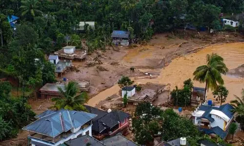 മലപ്പുറത്ത് നിന്ന് വയനാട്ടിലേക്ക് 40 അംഗ ഫയർഫോഴ്സ്; ജില്ലയിൽ മാറ്റിത്താമസിപ്പിക്കൽ തുടങ്ങി മലപ്പുറത്ത് നിന്ന് വയനാട്ടിലേക്ക് 40 അംഗ ഫയർഫോഴ്സ്; ജില്ലയിൽ മാറ്റിത്താമസിപ്പിക്കൽ തുടങ്ങി
