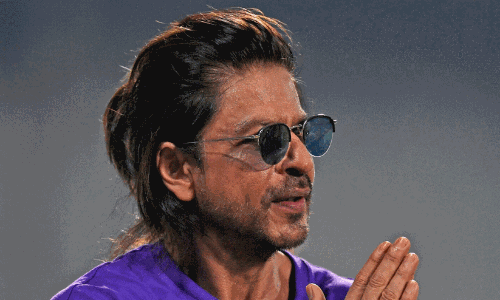 Shah Rukh Khan To Undergo Urgent Eye Treatment, Actor To Seek Medical Attention In USA: Report