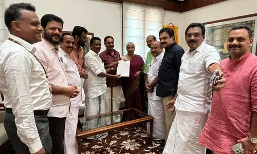 കേരളത്തിന്റെ ആവശ്യങ്ങൾക്ക് ഒറ്റക്കെട്ടായി എം.പിമാർ: സംയുക്ത നിവേദനം ധനമന്ത്രിക്ക് കൈമാറി