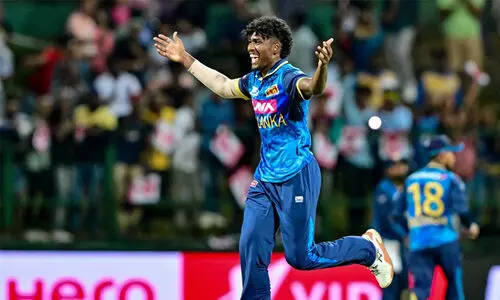 വീണ്ടും പൂജ്യനായി മടങ്ങി സഞ്ജു; ഇന്ത്യൻ മുൻനിരയെ തകർത്തെറിഞ്ഞ് ശ്രീലങ്ക