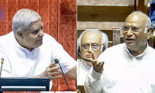 ദുരന്തം പറയുന്നതിനിടെ ചിരി; ധൻകറുമായി ഉടക്കി ഖാർഗെ