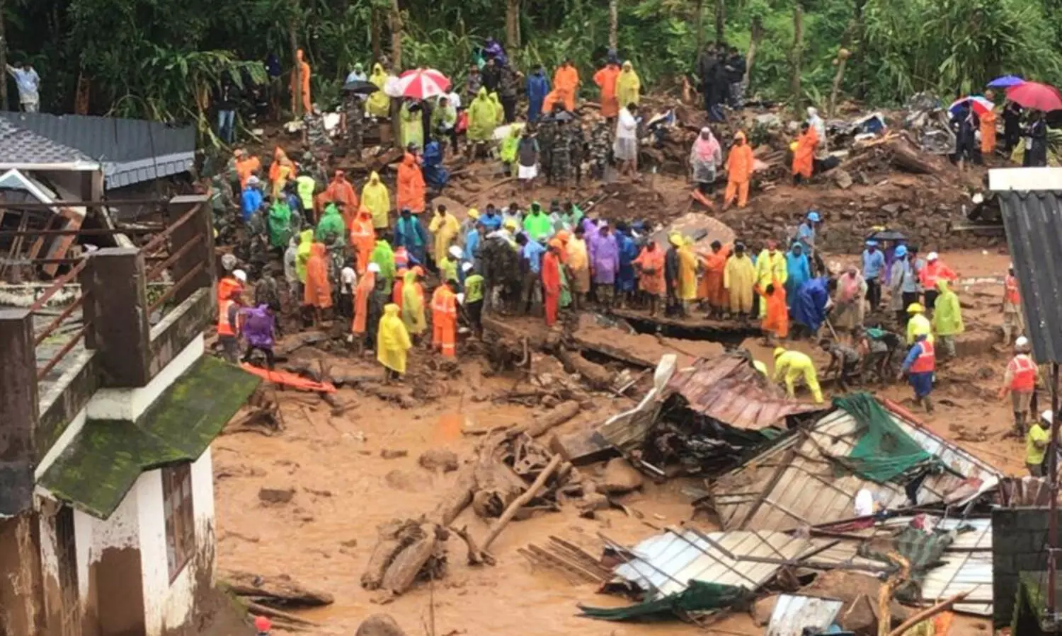 പാലക്കാട് മെഡിക്കല്‍ കോളജില്‍നിന്ന് വയനാട്ടിലേക്ക് ഡോക്ടർമാരും സംഘവും