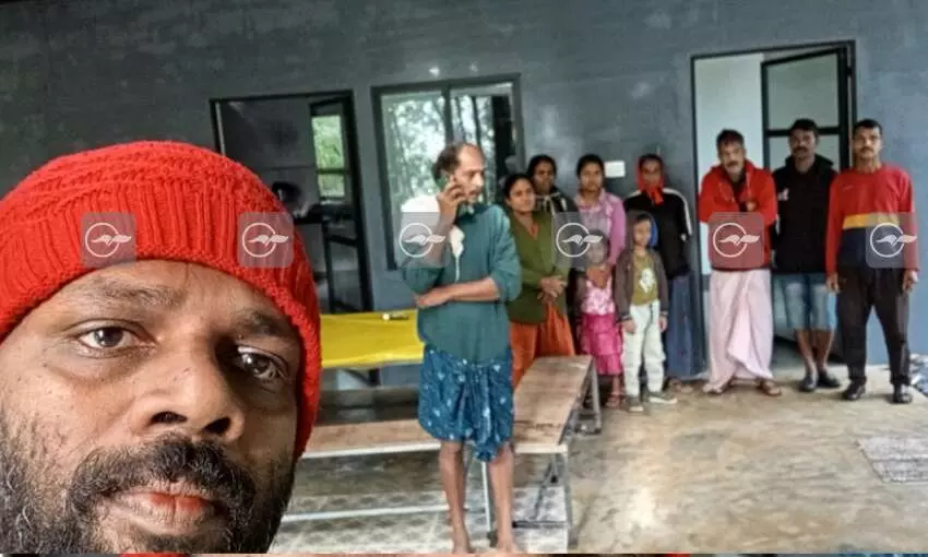 ‘ഞങ്ങൾ 15 പേർ ഇവിടെ കുടുങ്ങിയിട്ടുണ്ട്.. തൊട്ടടുത്തുള്ള തോട്ടത്തിലും ആളുണ്ട്, ആരും ഇതുവരെ എത്തിയിട്ടില്ല’ -രക്ഷാപ്രവർത്തകരെ തേടി പ്രജീഷും കുടുംബവും ‘ഞങ്ങൾ 15 പേർ ഇവിടെ കുടുങ്ങിയിട്ടുണ്ട്.. തൊട്ടടുത്തുള്ള തോട്ടത്തിലും ആളുണ്ട്, ആരും ഇതുവരെ എത്തിയിട്ടില്ല’ -രക്ഷാപ്രവർത്തകരെ തേടി പ്രജീഷും കുടുംബവും