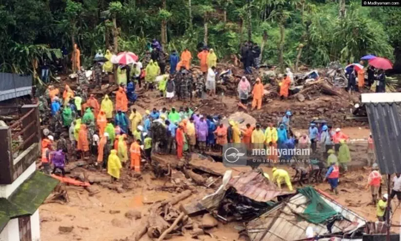 ഇടമുറിയാത്ത രക്ഷാ പ്രവർത്തനം; രണ്ട് ദിവസത്തിനിടെ രക്ഷിച്ചത് 1592 പേരെ ഇടമുറിയാത്ത രക്ഷാ പ്രവർത്തനം; രണ്ട് ദിവസത്തിനിടെ രക്ഷിച്ചത് 1592 പേരെ