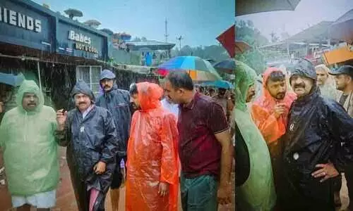 ഒരു ഗ്രാമം അതിന്റെ നാഡീ ഞരമ്പുകളെല്ലാം നഷ്ടപ്പെട്ട് ഒരു അസ്ഥികൂടമായി നിൽക്കുന്ന കാഴ്ച ഭീതിജനകം; എല്ലാം മറന്ന് നാം ഒരുമിച്ചു നിൽക്കണമെന്ന് രാഹുൽ മാങ്കൂട്ടത്തിൽ