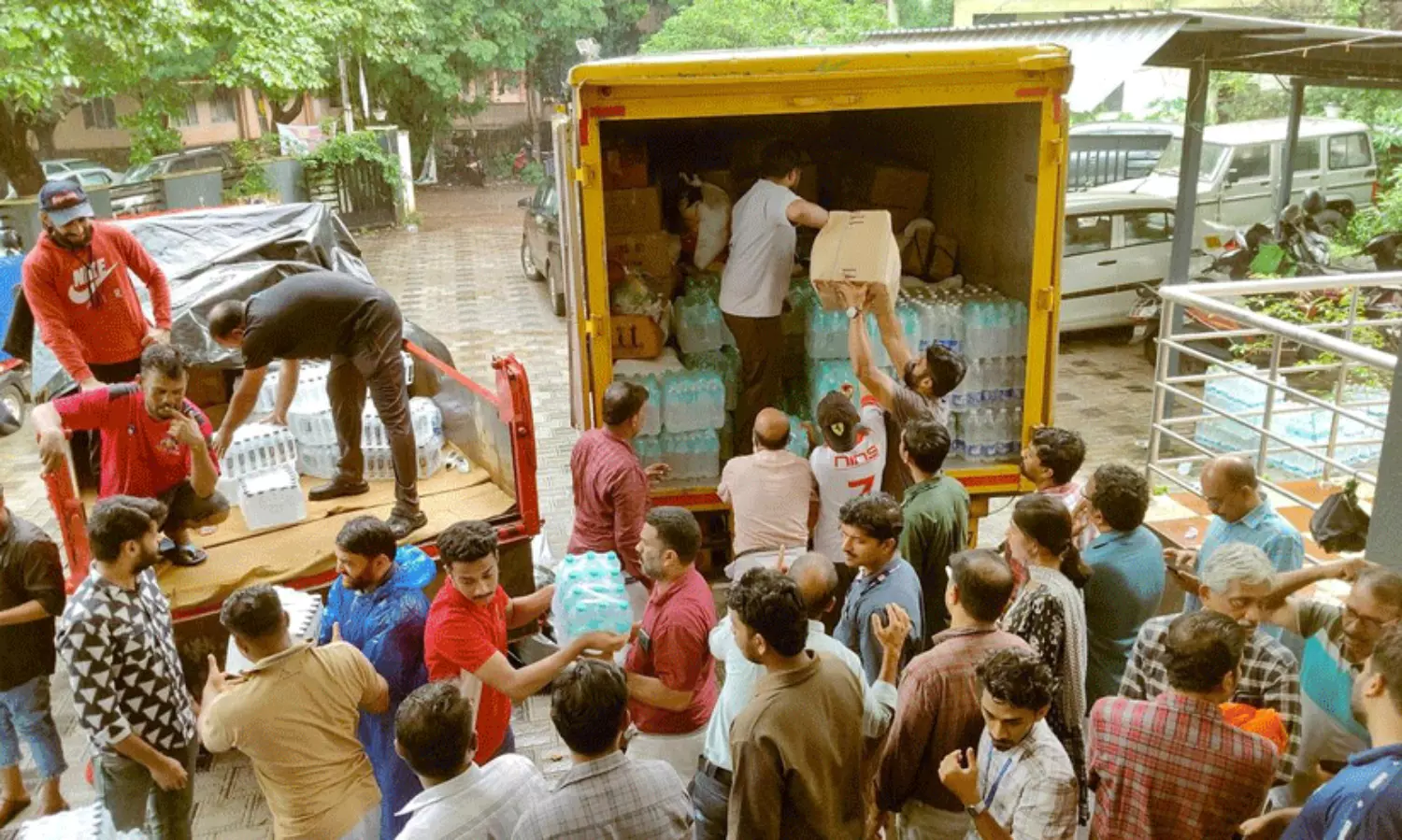 സഹായം ഒഴുകിയെത്തി; വയനാട്ടിലേക്ക് പോയത് 13 ട്രക്കുകൾ
