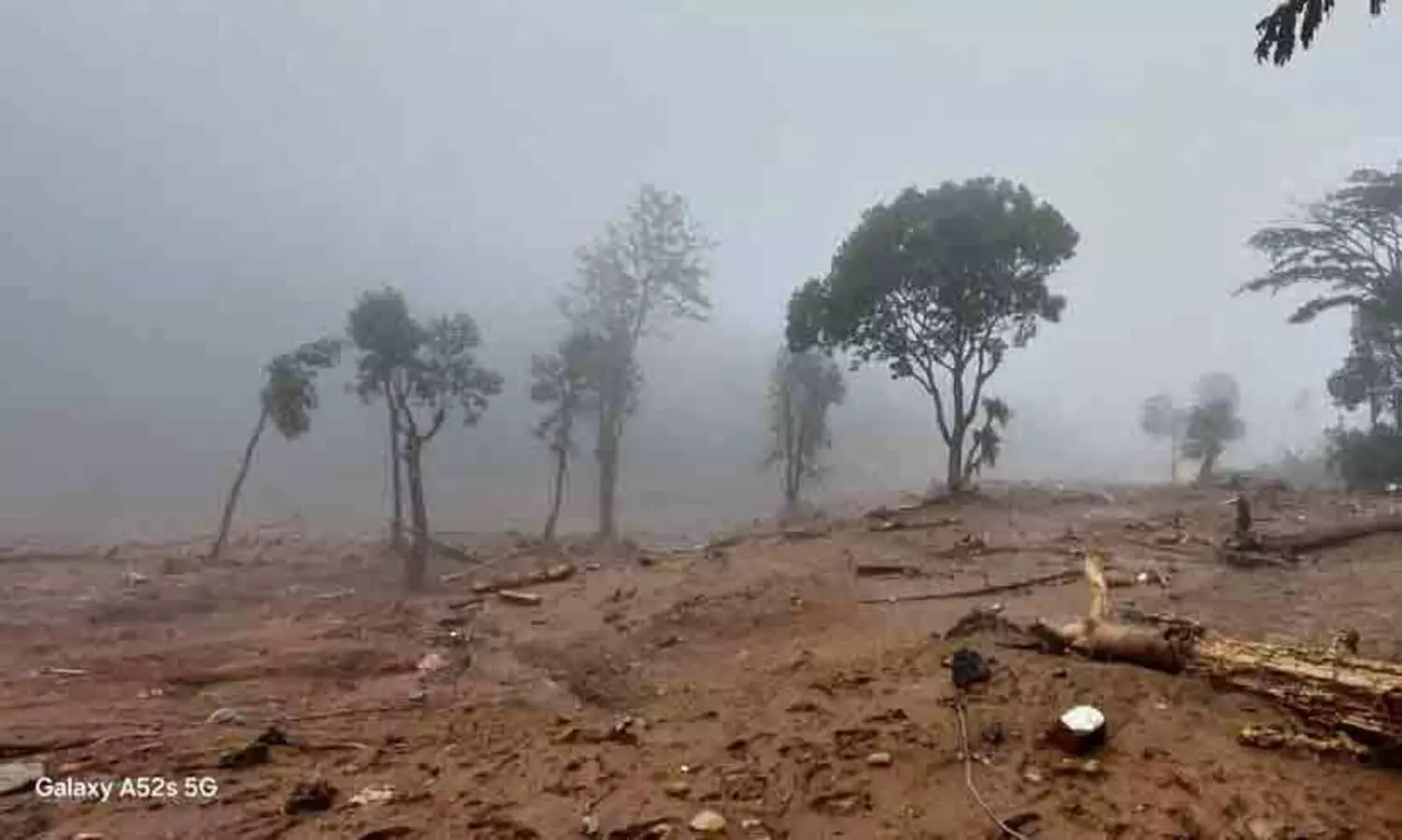 വയനാട് ഉരുൾപൊട്ടലിൽ ജീവൻ നഷ്ടമായവരുടെ എണ്ണം 288 ആയി; രക്ഷാപ്രവർത്തനം താൽകാലികമായി നിർത്തി