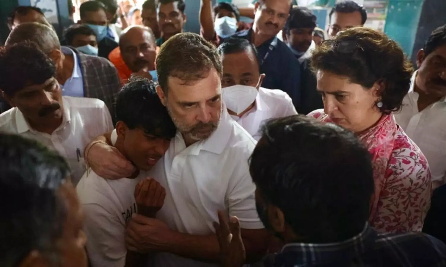 ‘അച്ഛൻ മരിച്ചപ്പോഴുള്ള അതേ വേദന, എന്ത് പറയണമെന്നറിയില്ല’; ദേശീയ ദുരന്തമായി പ്രഖ്യാപിക്കണമെന്നും രാഹുൽ ഗാന്ധി