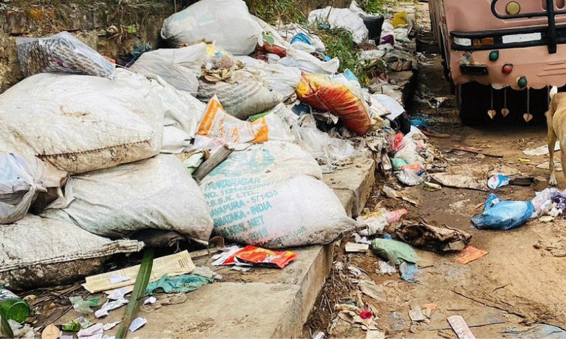 മാലിന്യത്തില്‍ നിന്ന്​ മോചനമില്ലാതെ കൊടിനട നിവാസികള്‍