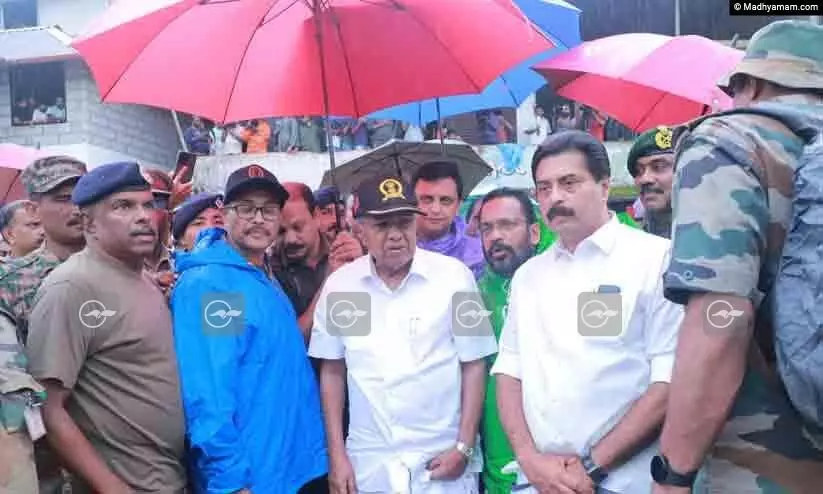 ഉരുൾ പൊട്ടൽ മേഖലയിലെ ക്യാമ്പുകളിൽ കുടുംബങ്ങളുടെ സ്വകാര്യത ഉറപ്പാക്കും; കുട്ടികളുടെ പഠനം മുടങ്ങില്ല -മുഖ്യമന്ത്രി ഉരുൾ പൊട്ടൽ മേഖലയിലെ ക്യാമ്പുകളിൽ കുടുംബങ്ങളുടെ സ്വകാര്യത ഉറപ്പാക്കും; കുട്ടികളുടെ പഠനം മുടങ്ങില്ല -മുഖ്യമന്ത്രി