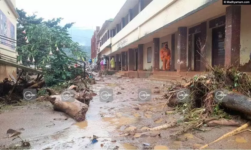 ഉരുൾപൊട്ടലിൽ കാണാതായത് 29 സ്കൂൾ കുട്ടികളെ; നാല് മൃതദേഹങ്ങൾ തിരിച്ചറിഞ്ഞു ഉരുൾപൊട്ടലിൽ കാണാതായത് 29 സ്കൂൾ കുട്ടികളെ; നാല് മൃതദേഹങ്ങൾ തിരിച്ചറിഞ്ഞു