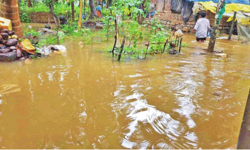 ദുരിതപ്പെയ്ത്ത് ദുരിതപ്പെയ്ത്ത്