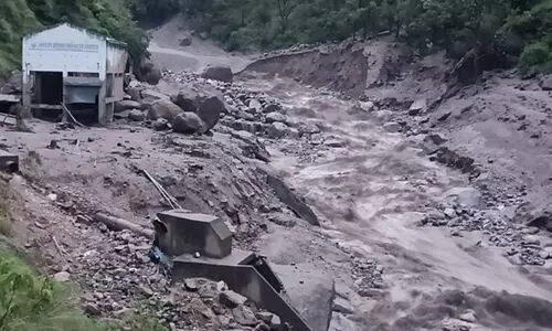 ഹിമാചൽപ്രദേശിൽ മേഘവിസ്ഫോടനം; 32 പേരെ കാണാനില്ല, ദുരന്തവിവരം പുറത്തറിയാൻ വൈകി