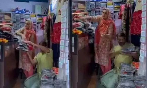 കടയിലെ മുഴുവൻ വസ്ത്രങ്ങളും വാരിയെടുത്ത് വടകരയിൽ നിന്ന് വയനാട്ടിലേക്ക്;  ദുരിത ബാധിതർക്ക് കൈത്താങ്ങായി കരീമും കുടുംബവും