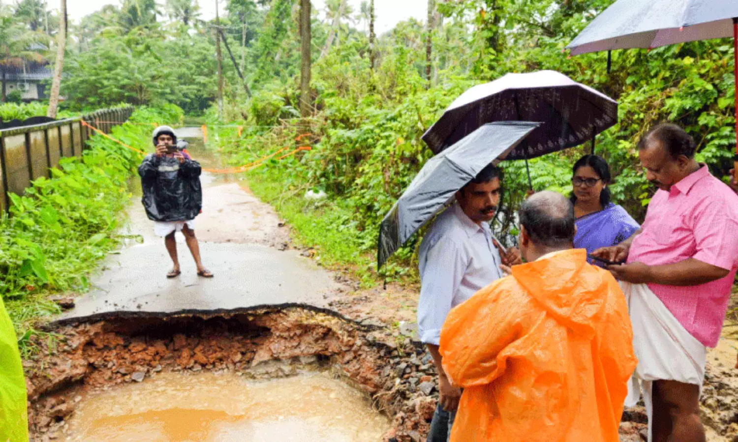 കു​ടി​വെ​ള്ള വി​ത​ര​ണം മു​ട​ങ്ങി​യി​ട്ട് അ​ഞ്ച് ദി​വ​സം
