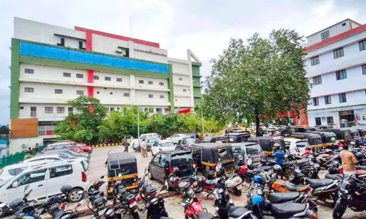 Punalur Taluk Hospital Parking