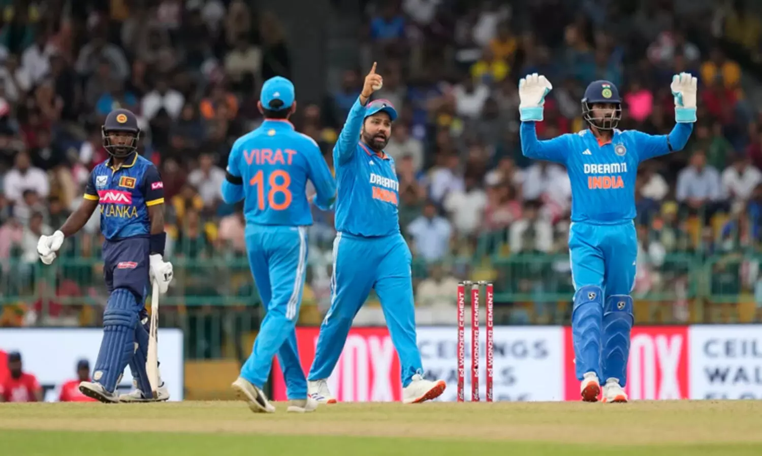 ദുനിത്തിനും പതും നിസംഗക്കും അർധ സെഞ്ച്വറി; ലങ്കക്കെതിരെ ഇന്ത്യക്ക് 231 റൺസ് വിജയലക്ഷ്യം