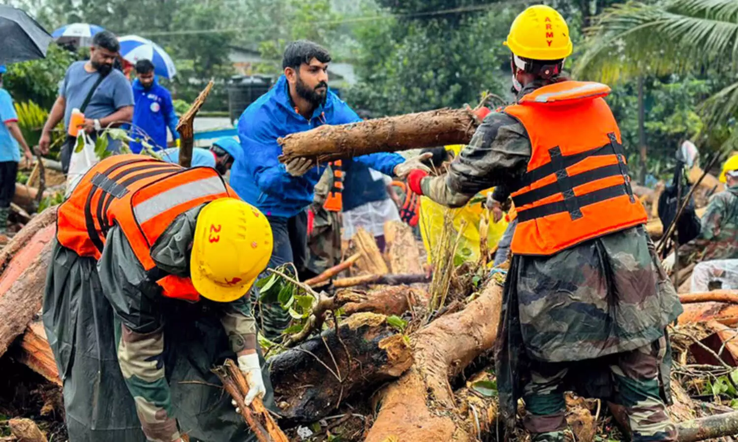 ശ്രദ്ധിക്കുക; ദുരന്ത പ്രദേശങ്ങളിലേക്ക് നേരിട്ട് ഭക്ഷണം എത്തിക്കരുത്; ഫുഡ് കലക്ഷൻ സെന്ററിൽ ഏൽപ്പിക്കണം