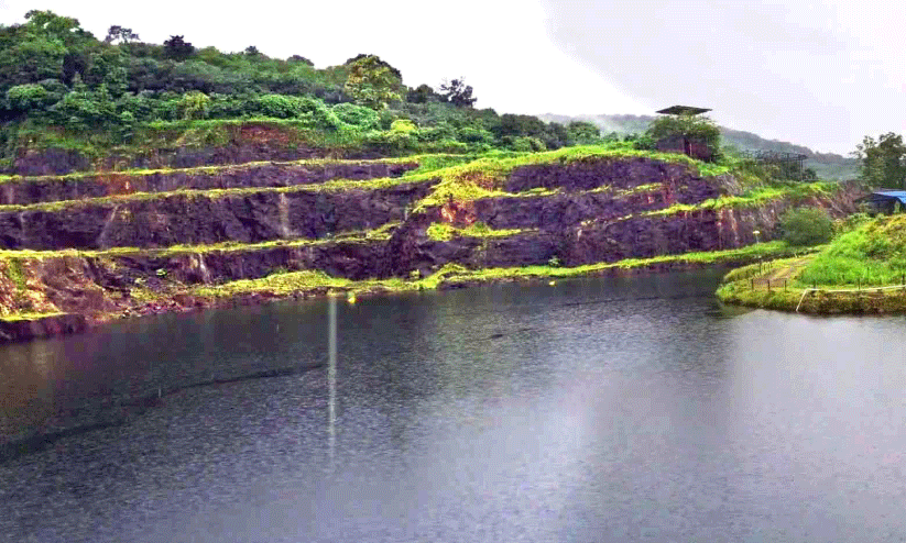 പ്രദേശവാസികളുടെ ഉറക്കം കെടുത്തി കുഞ്ഞാലിപ്പാറ കുന്നിലെ ജലബോംബ്