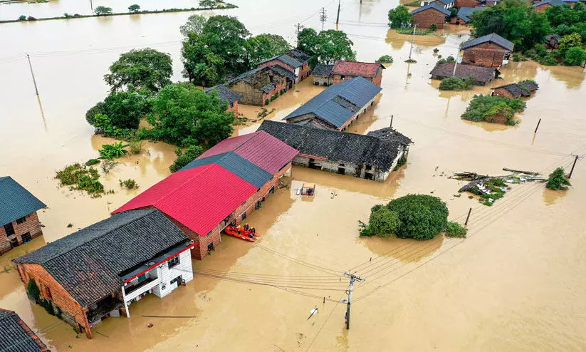 പ്രളയത്തിലും മണ്ണിടിച്ചിലിലും ചൂടിലും ഉഴറി ചൈനയും