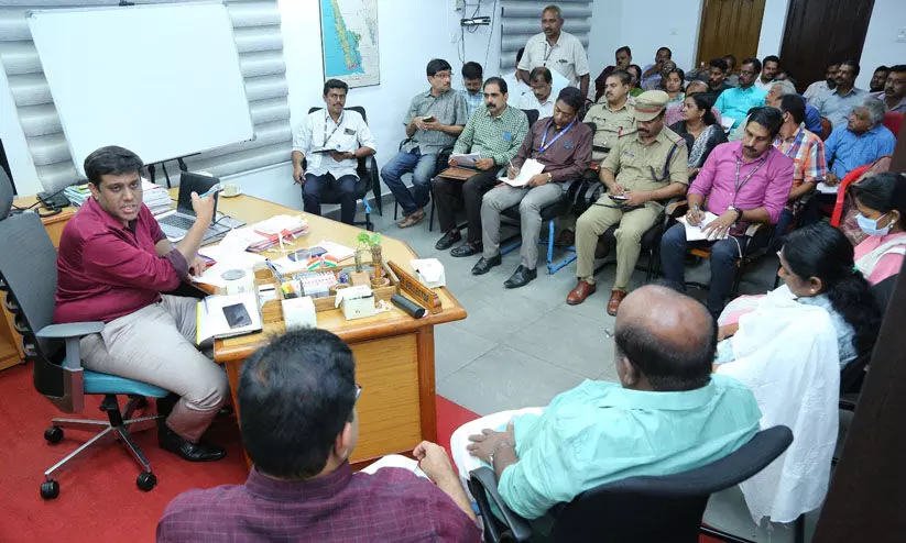 കൊച്ചിയിലെ വെള്ളക്കെട്ട്: ഓപ്പറേഷന് ബ്രേക്ക് ത്രൂ സമയബന്ധിതമായി പൂര്ത്തിയാക്കാന് തീരുമാനം കൊച്ചിയിലെ വെള്ളക്കെട്ട്: ഓപ്പറേഷന് ബ്രേക്ക് ത്രൂ സമയബന്ധിതമായി പൂര്ത്തിയാക്കാന് തീരുമാനം