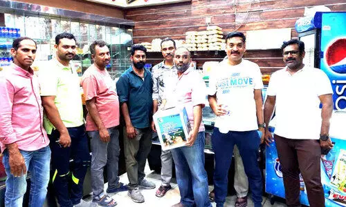 കെ.​എം.​സി.​സി പ്ര​വ​ർ​ത്ത​ക​ർ