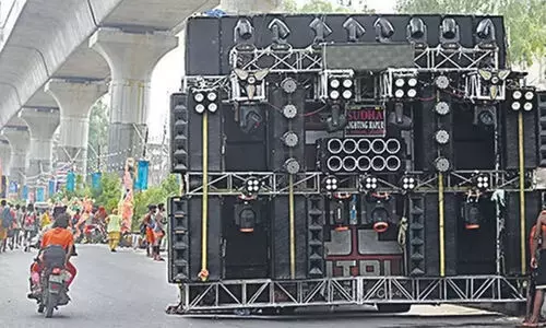 കനത്ത മഴക്കിടെ വമ്പൻ സ്പീക്കറുകളുമായി ഡൽഹിയിലെത്തി കാവടി യാത്രികർ; നഗരത്തിൽ ഗതാഗതകുരുക്ക്