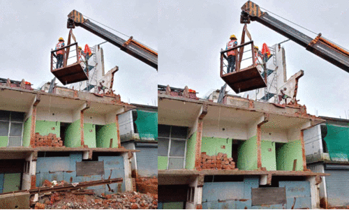 അപകടാവസ്ഥയിലായ കെട്ടിടം പൊളിച്ചുതുടങ്ങി