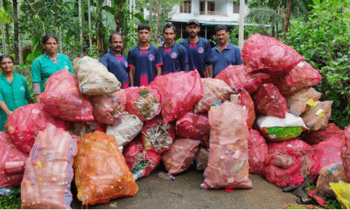 പുഴയിൽനിന്ന് 20 ചാക്ക് പ്ലാസ്റ്റിക് കുപ്പികൾ ശേഖരിച്ചു