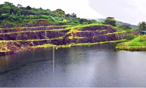 പ്രദേശവാസികളുടെ ഉറക്കം കെടുത്തി കുഞ്ഞാലിപ്പാറ കുന്നിലെ ജലബോംബ്