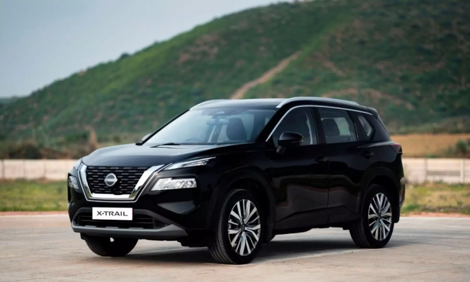 എസ്.യു.വി വിപണി പിടിക്കാൻ നിസാൻ എക്‌സ്-ട്രെയില്‍; ഫോര്‍ച്യൂണറിന് വെല്ലുവിളിയാകും