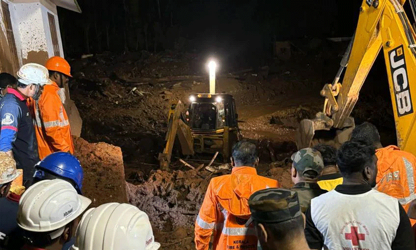 ജീവന്റെ തുടിപ്പുണ്ടോ? ഹ്യൂമന് റെസ്ക്യൂ റഡാറിൽ സിഗ്നൽ, തിരച്ചിലിൽ നിരാശ ജീവന്റെ തുടിപ്പുണ്ടോ? ഹ്യൂമന് റെസ്ക്യൂ റഡാറിൽ സിഗ്നൽ, തിരച്ചിലിൽ നിരാശ