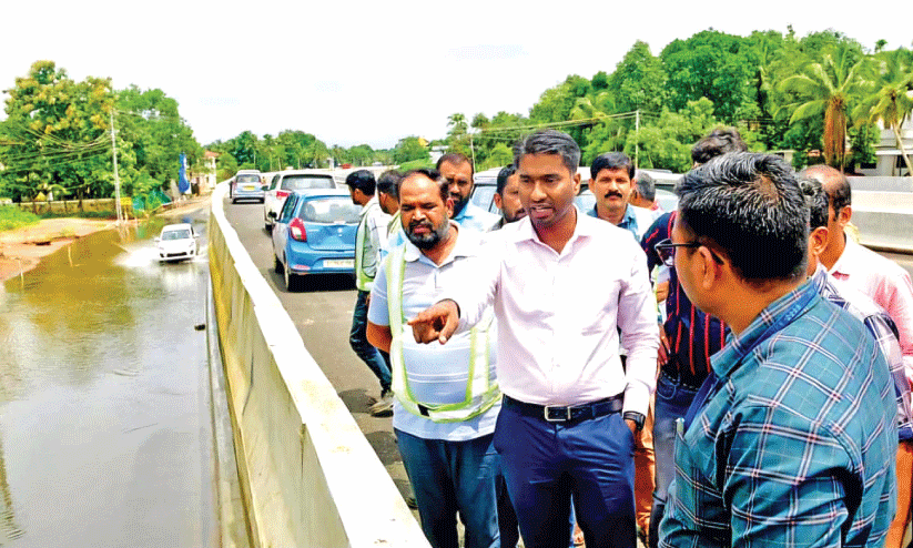 മ​ഴ കു​റ​ഞ്ഞി​ട്ടും വെ​ള്ള​മി​റ​ങ്ങാ​തെ താ​ഴ്ന്ന പ്ര​ദേ​ശ​ങ്ങ​ൾ
