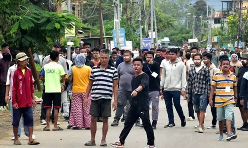 മണിപ്പൂരിൽ വീണ്ടും സംഘർഷം, വെടിവെപ്പ്; വീടിന് തീയിട്ടു