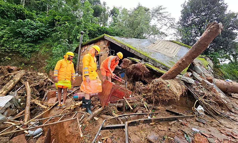 മുഖ്യമന്ത്രിയുടെ ദുരിതാശ്വാസ നിധി: ക്യു.ആർ കോഡ് സംവിധാനം പിൻവലിച്ചു; പകരം യു.പി.ഐ ഐ.ഡി മുഖ്യമന്ത്രിയുടെ ദുരിതാശ്വാസ നിധി: ക്യു.ആർ കോഡ് സംവിധാനം പിൻവലിച്ചു; പകരം യു.പി.ഐ ഐ.ഡി